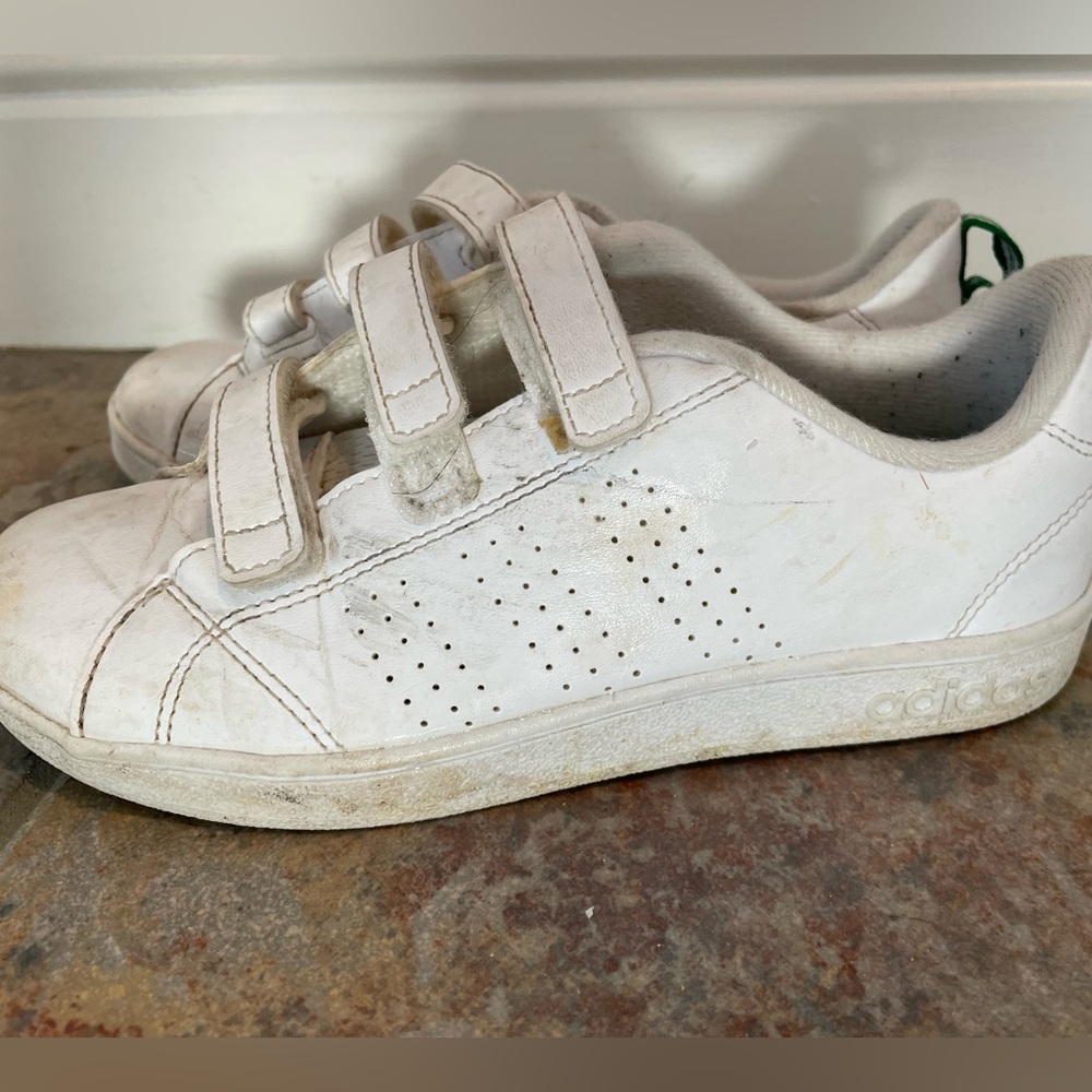 Boys adidas Velcro Stan Smith size 2